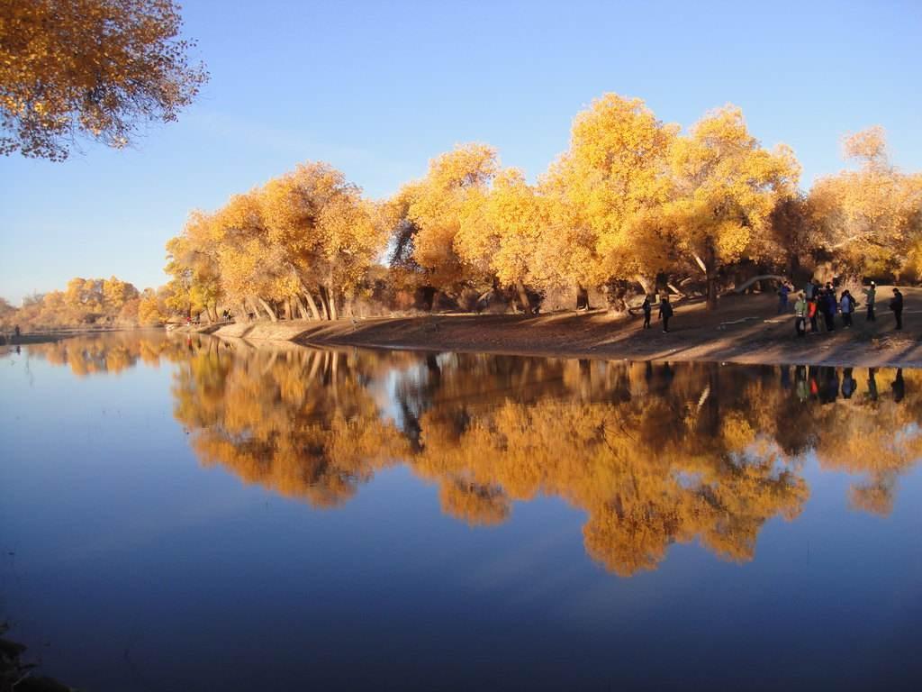 兰州集合甘肃内蒙额济纳旗7日西北自驾游：嘉峪关-张掖七彩丹霞-额济纳胡杨林7日摄影天堂之旅