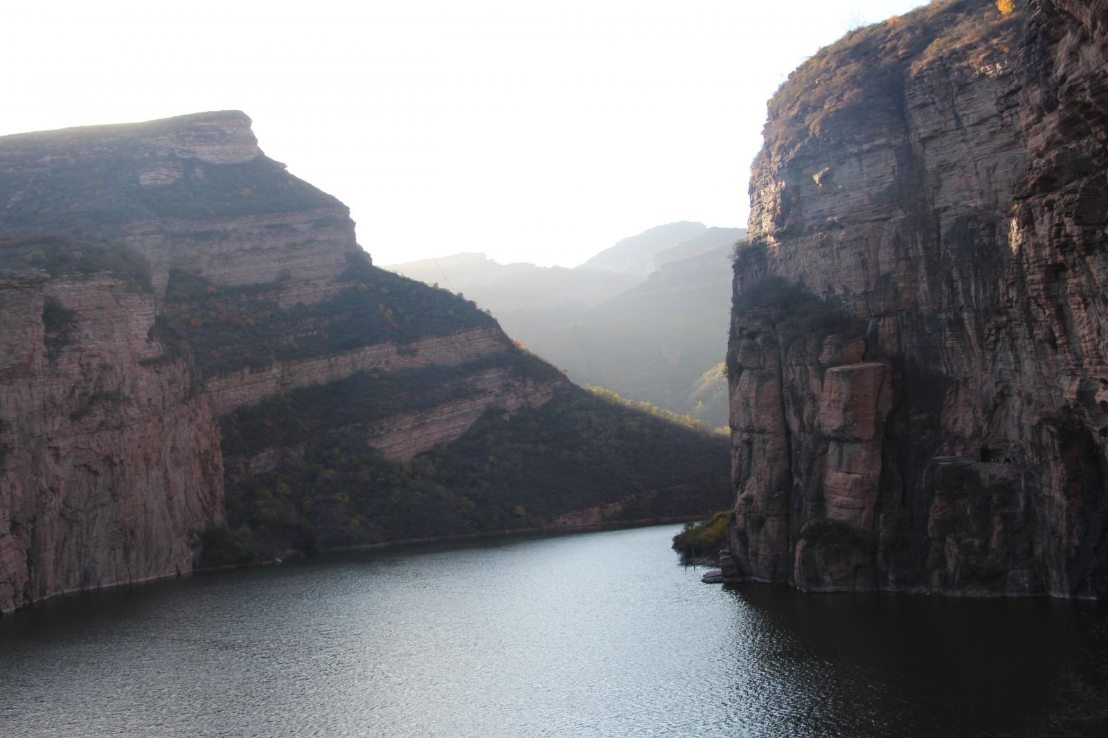 北京周边邢台2日自驾游：峡沟挂壁公路-王硇石楼-京娘湖太行秋色2日自驾游