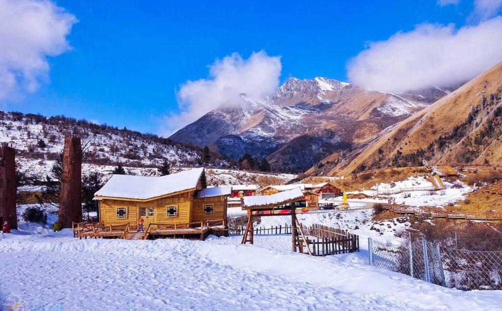 成都出发四川阿坝州理县2日游：古尔沟温泉-鹧鸪山2日自驾游