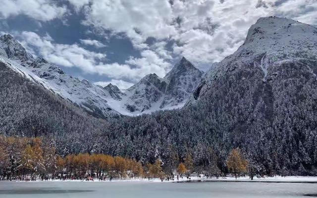 重庆出发周边3日赏雪自驾游:毕棚沟-磐羊湖-龙王海-甘堡藏寨3日川西自驾游