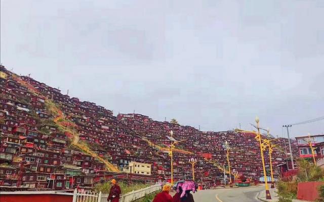 宜宾出发川西色达4日自驾游:天堂佛国色达-新都桥-道孚4日朝圣自驾之旅