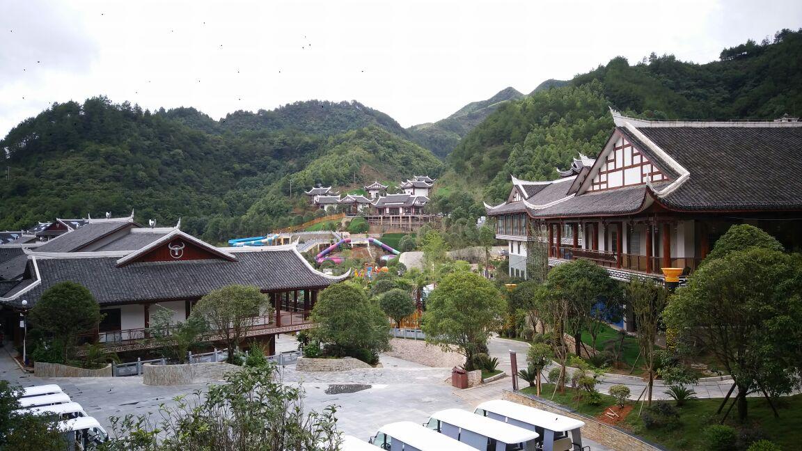 湖南出发贵州2日周末自驾游：泡剑河温泉-船游清江湖-观灯关秀2日贵州自驾