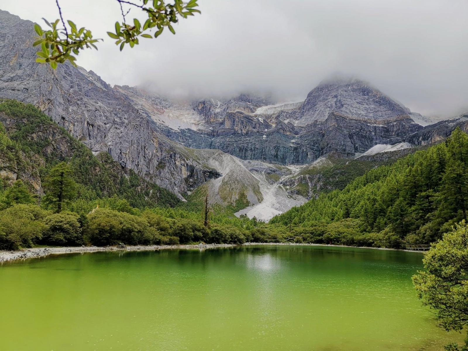 成都出发川西色达稻城7日自驾路书：稻城亚丁-色达五明佛学院-甘堡藏寨7日自驾游