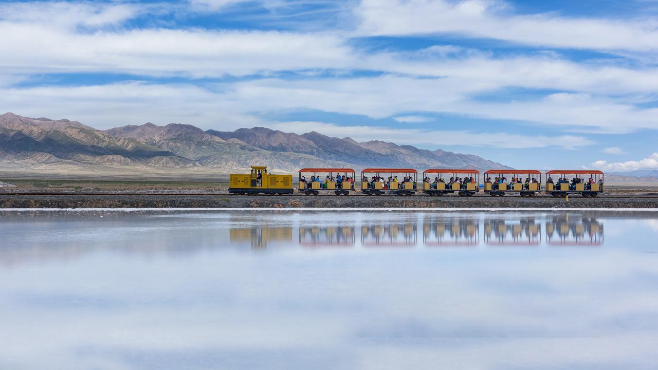 兰州集合甘肃青海7日落地自驾游：七彩丹霞-莫高窟-青海湖-河西走廊7日自驾大西北