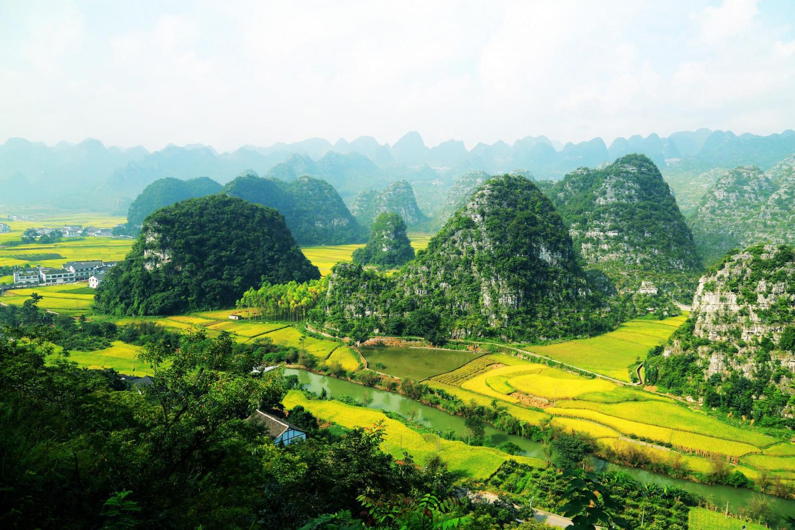 成都出發(fā)貴州5日賞花自駕：羅平油菜花-九龍瀑布群-興義萬峰林-晴隆24拐5日休閑自駕游