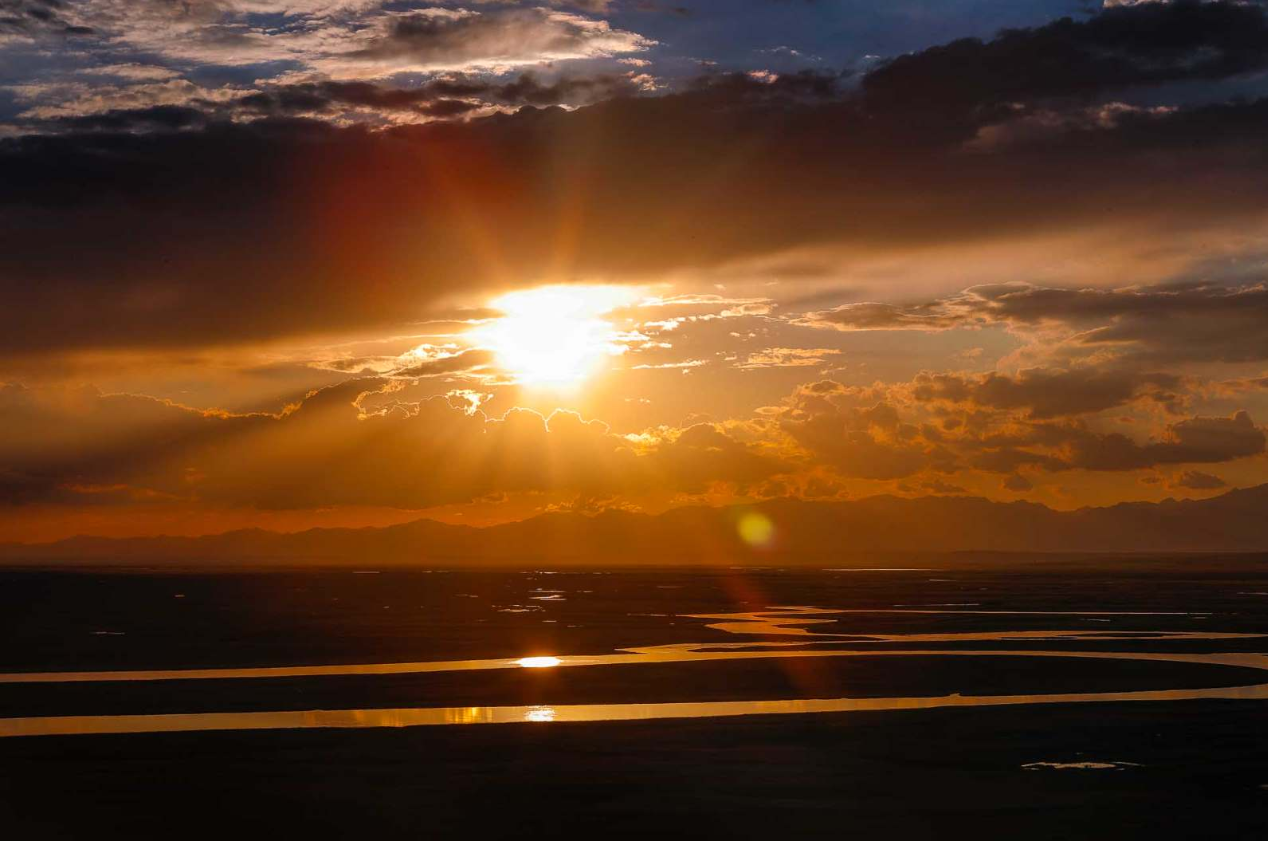 烏魯木齊集結(jié)全景新疆16日自駕：喀納斯-賽里木湖-那拉提草原-獨庫公路-巴音布魯克-喀什-盤龍古道16日自駕游