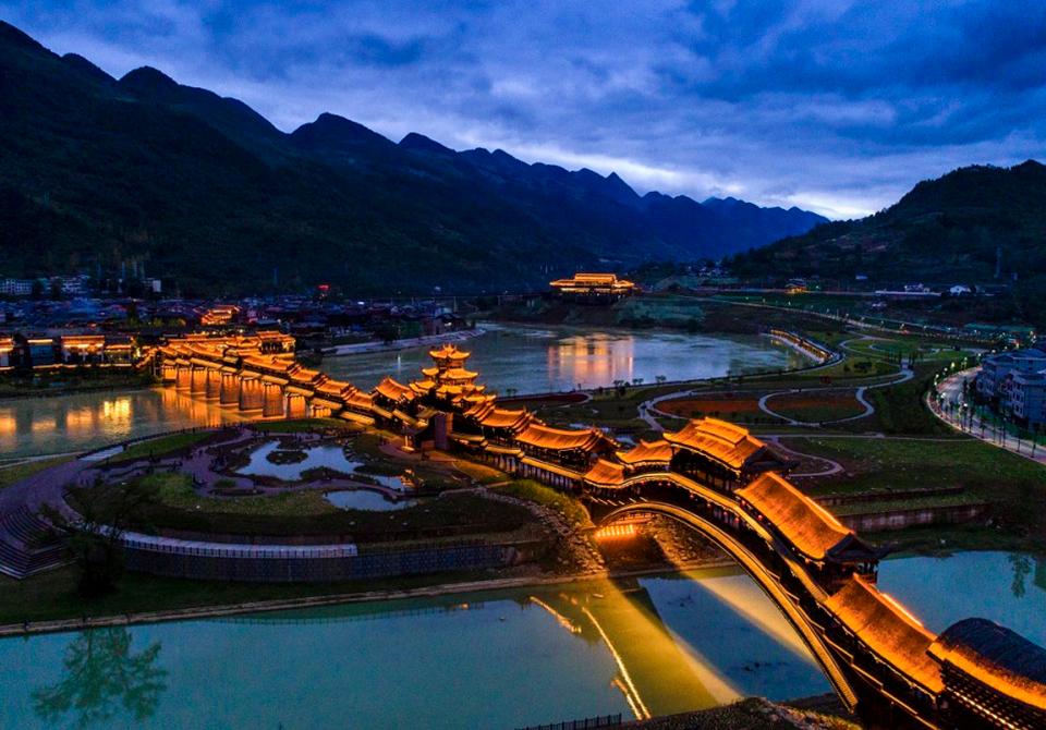 重庆出发黔江2日半自由行：黔江-蒲花暗河-濯水古镇-神龟峡3日重庆周边自驾游