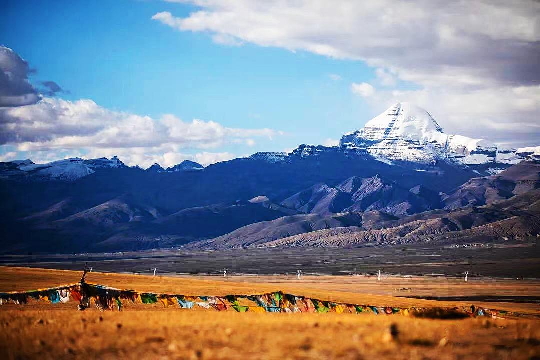 拉萨出发坦克车队西藏阿里南中北线14日深度自驾：普兰边境小镇-珠峰-班公湖-冈仁波齐-古格王朝-札达土林-无人区