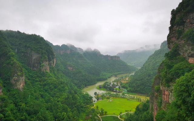 无锡出发浙东新昌2日自驾游:重返浙东唐诗之路—穿岩十九峰|千年梅渚~梯田瀑布的猫步2日自驾游