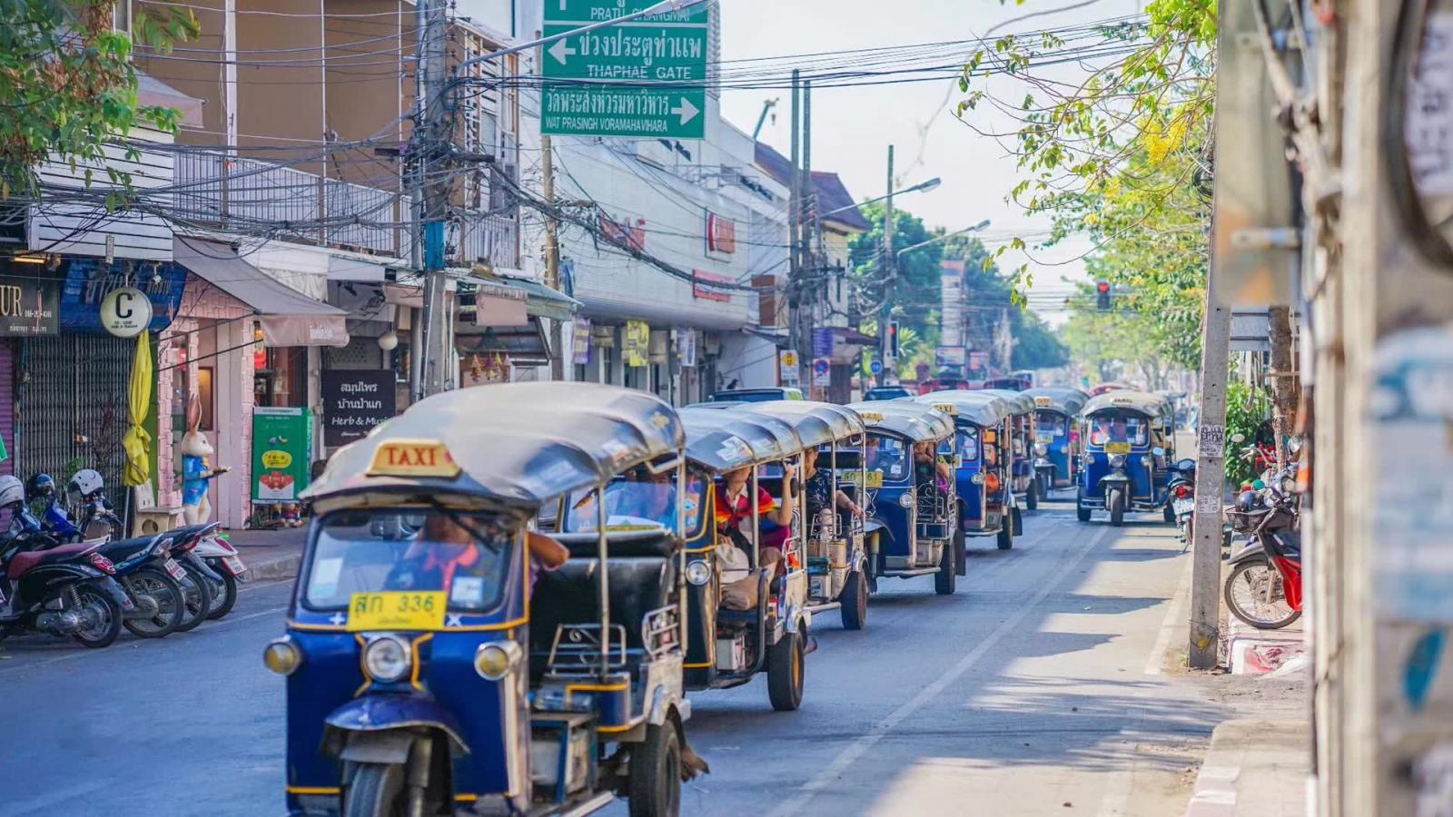 磨憨口岸集合東南亞老撾泰國(guó)17日自駕游：老撾瑯勃拉邦-萬榮-萬象-泰國(guó)芭提雅-曼谷-素可泰-清邁17日游