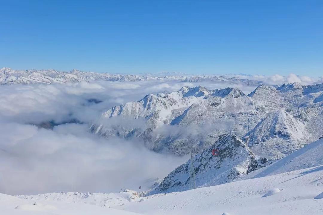 成都出發(fā)經(jīng)典川西8日環(huán)線定制游：4-6人成團(tuán)，成都-新都橋-稻城亞丁-磨石公園-丹巴藏寨-達(dá)古冰川8日游