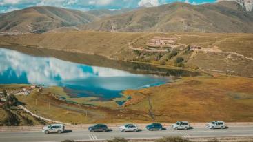 成都出发川西6日自驾游：措普沟-勒通古镇-丁真家乡理塘-措卡湖-卡萨湖-格萨尔王城-姊妹湖6日自驾游-推荐