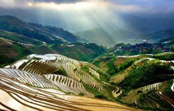 广东出发广西桂林阳朔5日自驾游：银子岩-兴坪漓江-龙脊梯田-象鼻山5天自驾游-游推荐