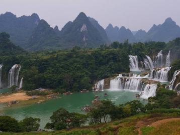 广东出发广西中越边境6日自驾游：巴马长寿乡-延边公路-德天瀑布-通灵大峡谷-北海6日自驾游