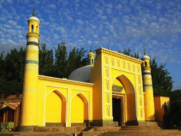 北京出发新疆17日自驾游：赛里木湖、阔克苏大峡谷、巴音布鲁克17日魅力南疆自驾游