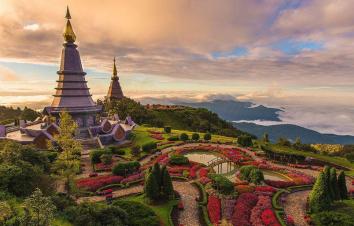 磨憨口岸集合14日自驾东南亚：琅勃拉邦-万荣-万象-泰国曼谷-老挝14日跨境穿越-游推荐