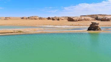 西宁集合青海甘肃内蒙11日西北自驾游：青海湖-额济纳-敦煌-大柴旦自驾游赏世界级秋景-推荐