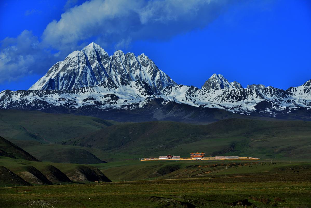 成都出发康定4日自驾游：藏地莲花-神木垒-新都桥-亚拉雪山4天经典自驾游自驾游