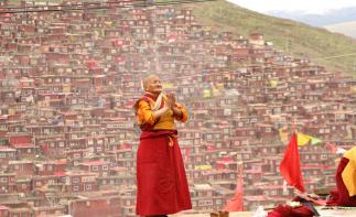 重慶出發(fā)川西色達(dá)5日自駕游：五明佛學(xué)院-八美梵音-塔公草原5日賞秋之旅自駕游