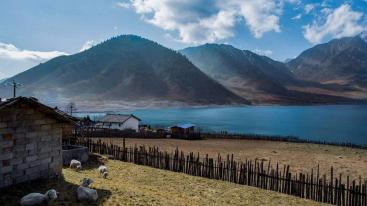 成都出发周边2日自驾游：孟获城-冶勒湖2日周末自驾游-推荐