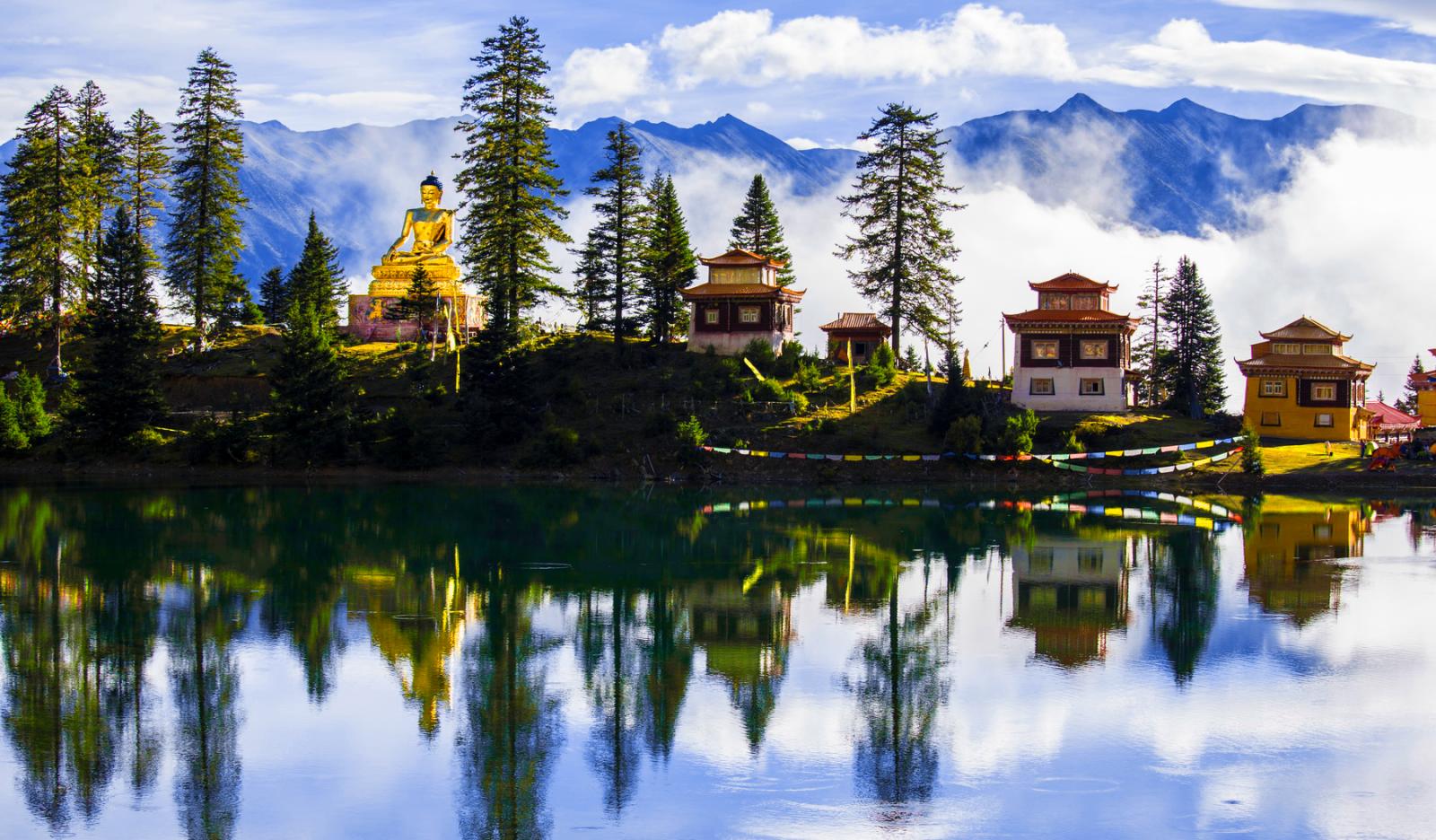 成都出发甘孜州7日自驾游：稻城亚丁-新都桥-措卡湖-色达7日川西自驾游自驾游