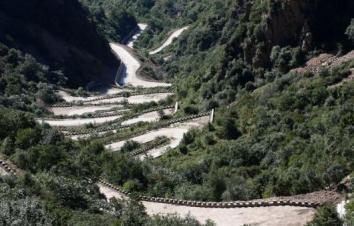 北京周边平谷1日自驾游：平谷十八盘-东指壶-玻璃宴-石林峡1日穿越自驾游-游推荐