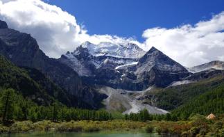 武漢出發(fā)稻城亞丁8天自駕游：丹巴甲居藏寨-雅拉雪山-稻城亞丁8天自駕游自駕游