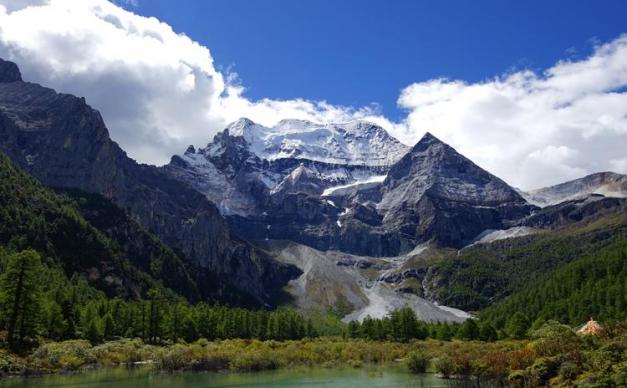 武汉出发稻城亚丁8天自驾游：丹巴甲居藏寨-雅拉雪山-稻城亚丁8天自驾游