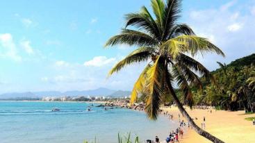 海口集合海南6日落地自驾游：石头公园-千年古盐田-三亚海湾-享海鲜大餐6日游-推荐