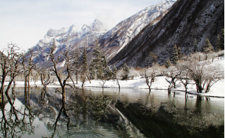 四川成都周邊3日自駕游：四姑娘山-夾金山云海-磽磧藏寨-神木壘3日周邊游自駕游