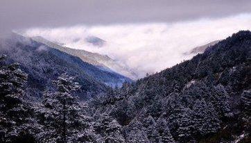 武汉周边神农架滑雪3日乐趣自驾游：昭君故里-香溪源-天生桥-中和滑雪场3日-推荐