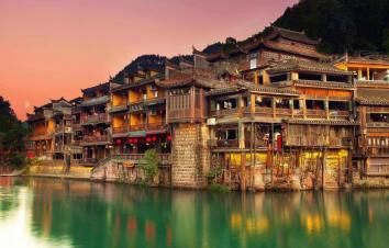 廣東出發(fā)湖南湘西6日自駕游:鳳凰古城-張家界玻璃橋-百龍電梯6天休閑自駕游-游推薦