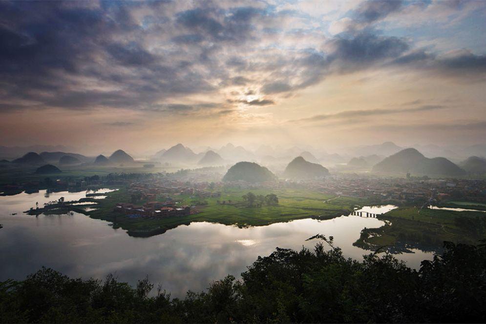 昆明集合7日云南落地自驾游：建水古镇-元阳梯田-坝美-普者黑7日春节云南自驾游自驾游