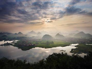 昆明集合7日云南落地自驾游：建水古镇-元阳梯田-坝美-普者黑7日春节云南自驾游