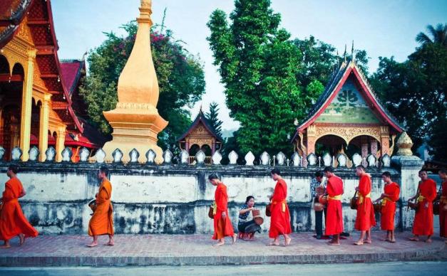 昆明集合老挝10天自驾游：琅勃拉邦+万荣+南鹅湖+官西瀑布虔诚之旅