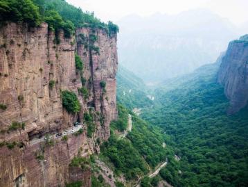 郑州集合晋豫6日自驾游:郭亮村-挂壁公路-打铁花-龙门石窟-少林寺6天休闲自驾游