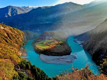 昆明集合云南丙中洛7日自驾游：怒江大峡谷-大理古城-洱海-丙中洛7日深度探秘自驾游