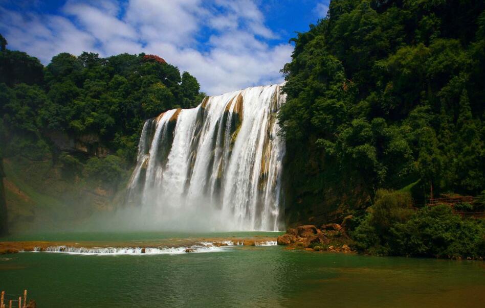 成都出发贵州5日自驾游：赤水大瀑布-黄果树-织金洞5日自驾游自驾游