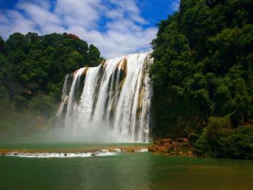成都出发贵州5日自驾游：赤水大瀑布-黄果树-织金洞5日自驾游