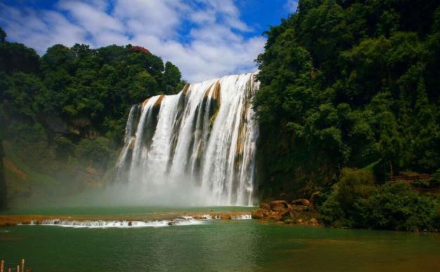 成都出发贵州5日自驾游：赤水大瀑布-黄果树-织金洞5日自驾游