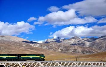 川藏线-稻城亚丁-珠峰-青藏线17日西藏自驾游：G318-稻城亚丁-珠峰-拉萨-羊湖纳木错-翡翠湖1-游推荐