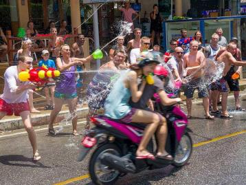 云南集合泰国泼水节8日自驾游：素可泰-清迈泼水节-金三角泰国宋干节深度自驾游