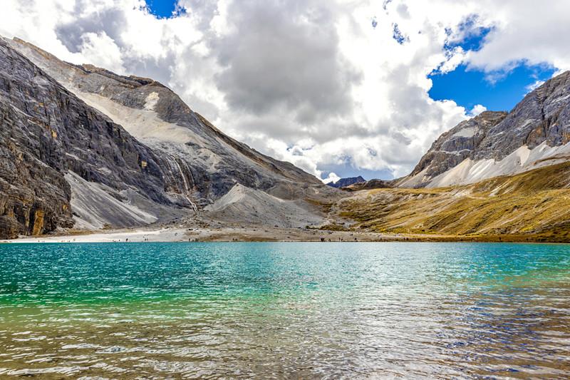 成都出发稻城6日自驾游：稻城亚丁-墨石公园-甲居藏寨6日自驾游自驾游