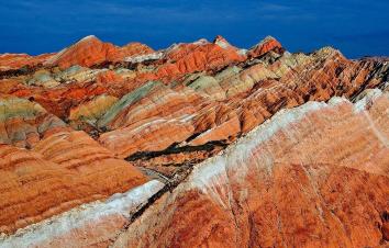 兰州集合6日穿越甘青自驾游：张掖七彩丹霞-门源油菜花-卓尔山-茶卡盐湖6日驰骋大西北-游推荐