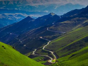 烏魯木齊出發(fā)獨(dú)庫(kù)公路8日自駕游：獨(dú)庫(kù)公路-巴音布魯克-庫(kù)木塔格沙漠-博斯騰湖8日自駕游