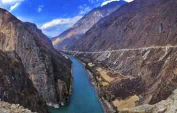 大理集合滇藏12日自駕游：丙察察-獨龍江-西藏拉薩-大理古城-怒江第一灣12日自駕游-游推薦