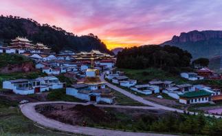 蘭州集結(jié)探秘九色香巴拉8日落地自駕游：色達(dá)佛國(guó)-蓮寶葉則-若爾蓋-扎尕那8日探秘香巴拉之旅自駕游