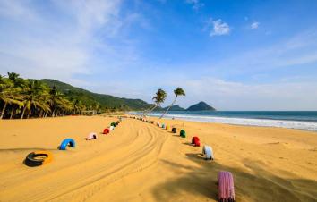 海南魚(yú)躍海島六天五晚環(huán)島自駕游：石頭公園-東郊椰林-呆呆島-帆船出海-最美漁村6日海南跟隊(duì)自駕-游推薦