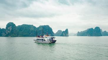 全国出发越南越北6日自驾游:下龙湾-月亮湖-陆龙湾-安子山6天休闲自驾游-推荐