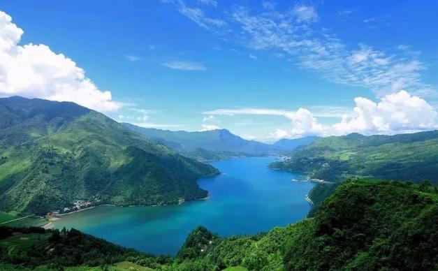 重庆出发川西4日自驾游：雷波马湖-大凉山秘境-悬崖村-九十九里瀑布温泉4日自驾之旅